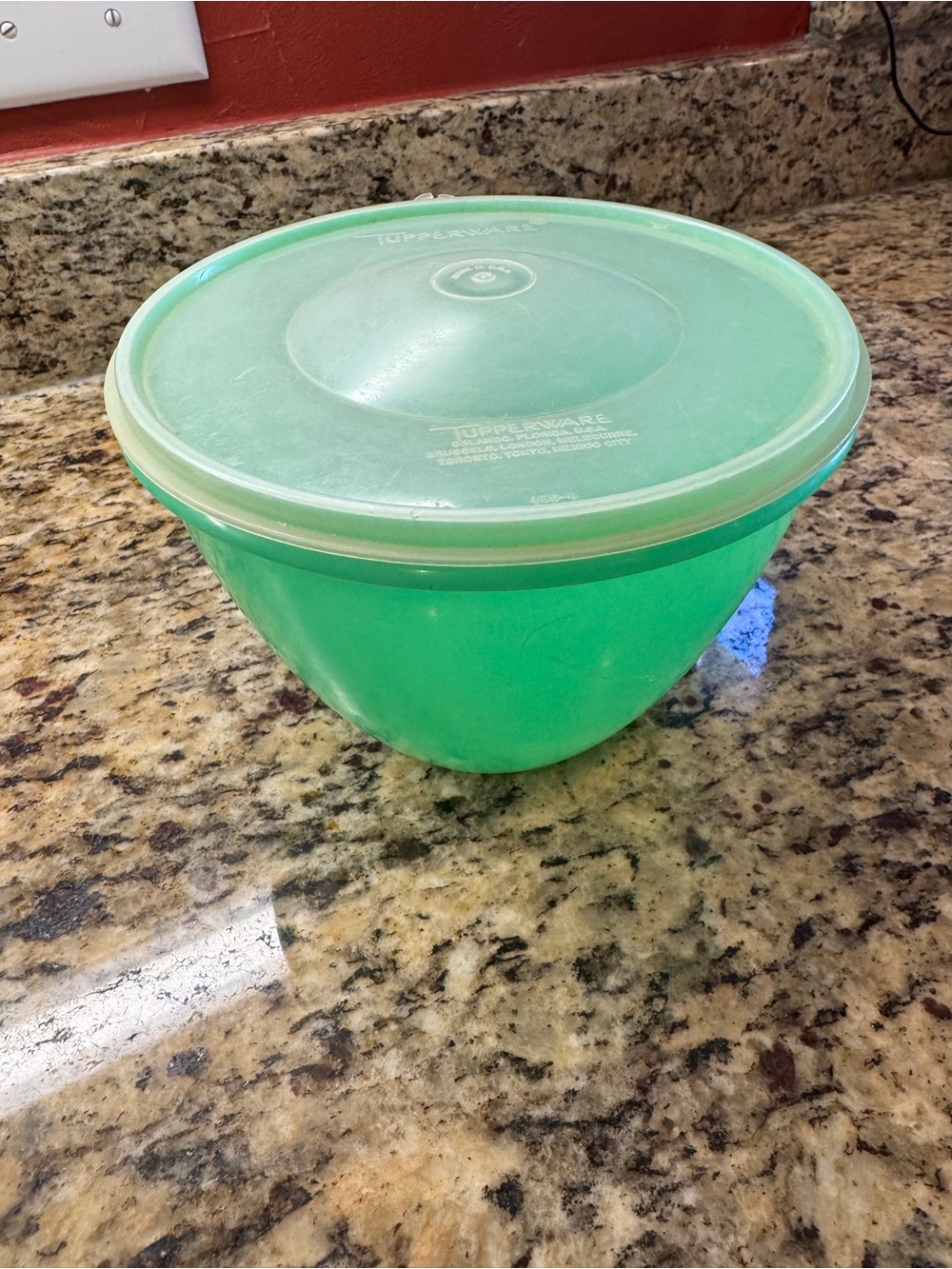 Vintage Tupperware Crisp-It Lettuce Keeper Jadeite Green Bowl 679 & Lid 680